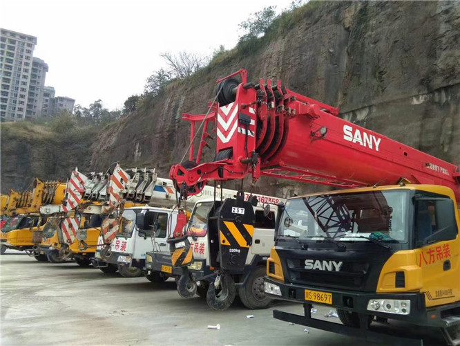 临潼区吊车出租按什么计费？台班费、单次费、里程费怎么算？